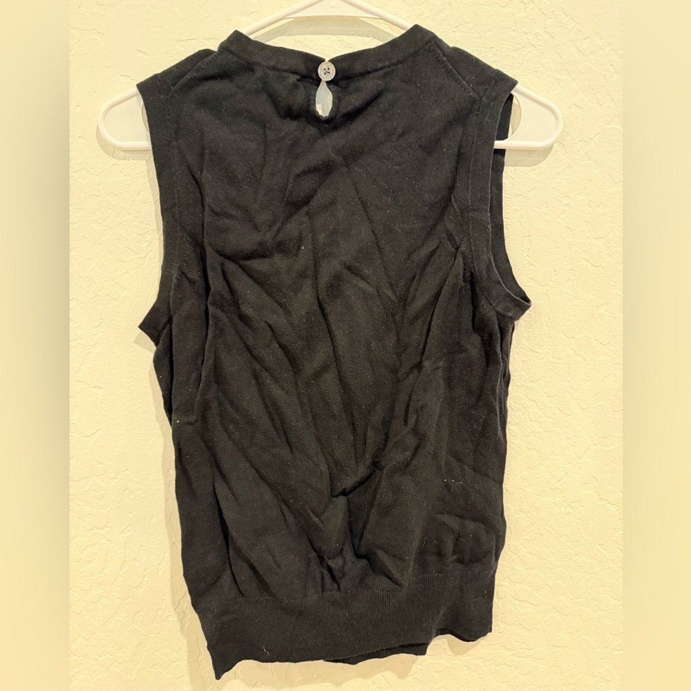 Banana Republic sweater tank in size L. - Picture 3 of 4